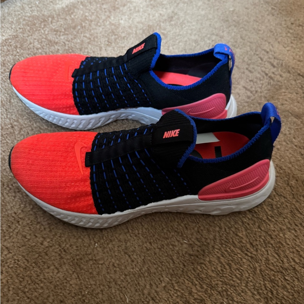 Women’s Nike tennis shoes